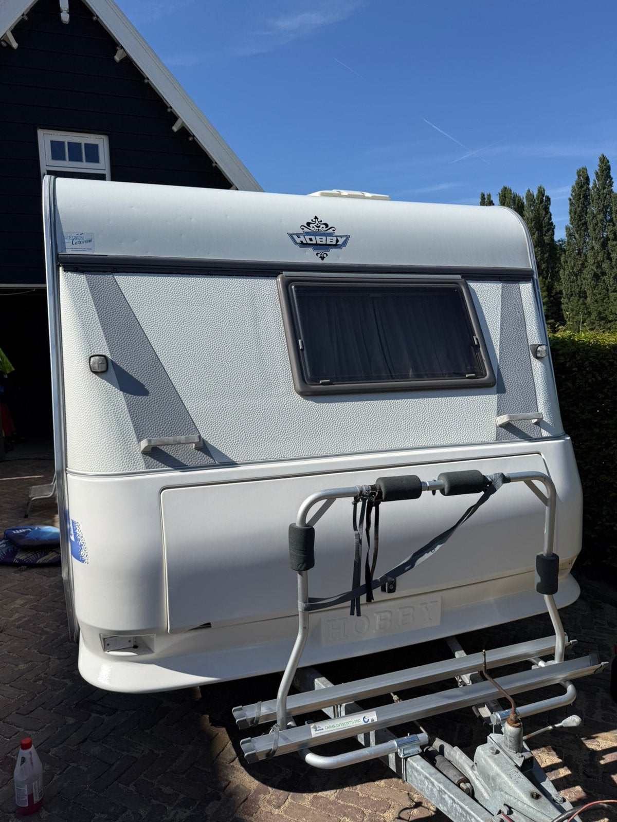 Hobby 500KMFE uit 2002 met airco en mover, Caravans en Kamperen, Omvormbare zithoek, Hobby, Schokbreker, Treinzit