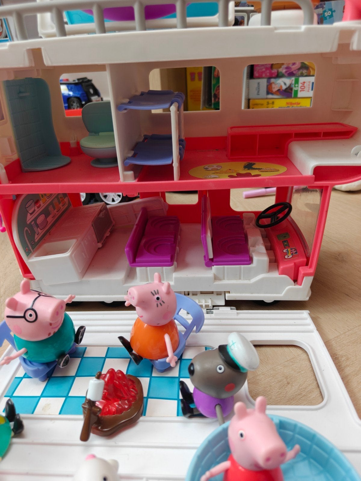Peppa Pig Camper met figuren en accessoires, Ophalen, Gebruikt, Jongen of Meisje