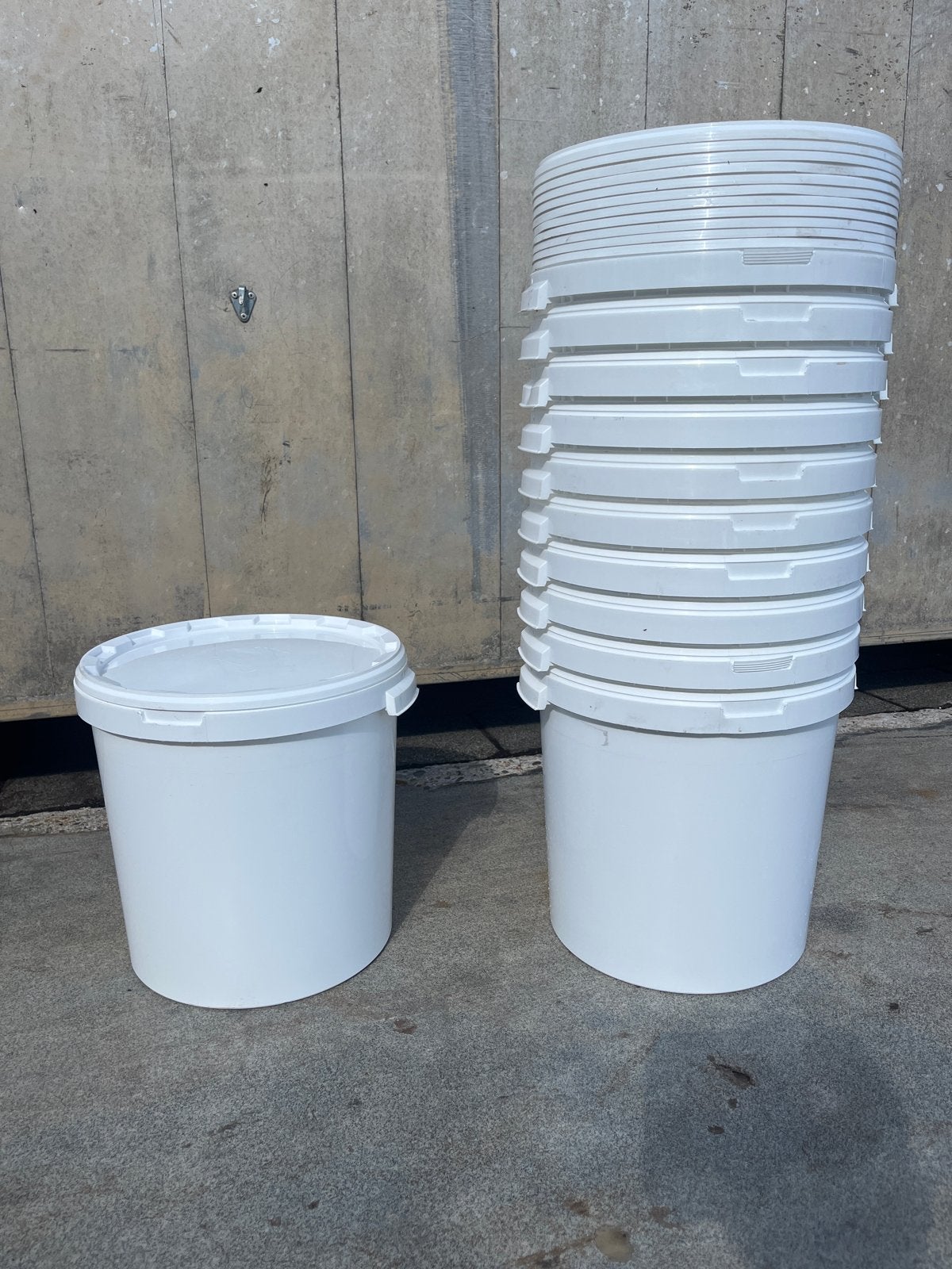 Witte plastic emmers met deksel, Ophalen, Nieuw, Kunststof, Met deksel