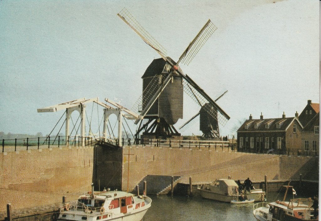 Heusden Stadshaven met Standaardmolens, Ophalen of Verzenden, 1960 tot 1980, Gelopen, Noord-Brabant
