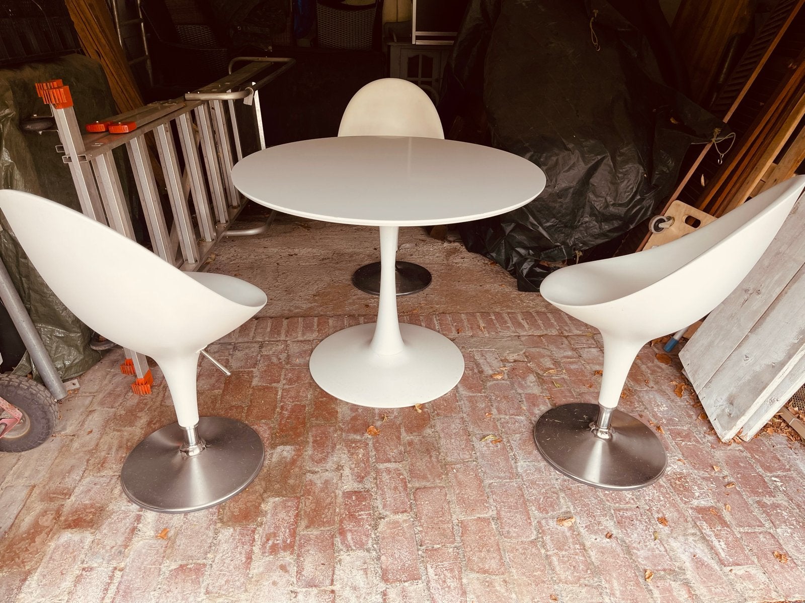 Magis Bombo set: 3 stoelen en tafel, kunststof/chroom, Huis en Inrichting, Ophalen, Kunststof, Gebruikt, Drie