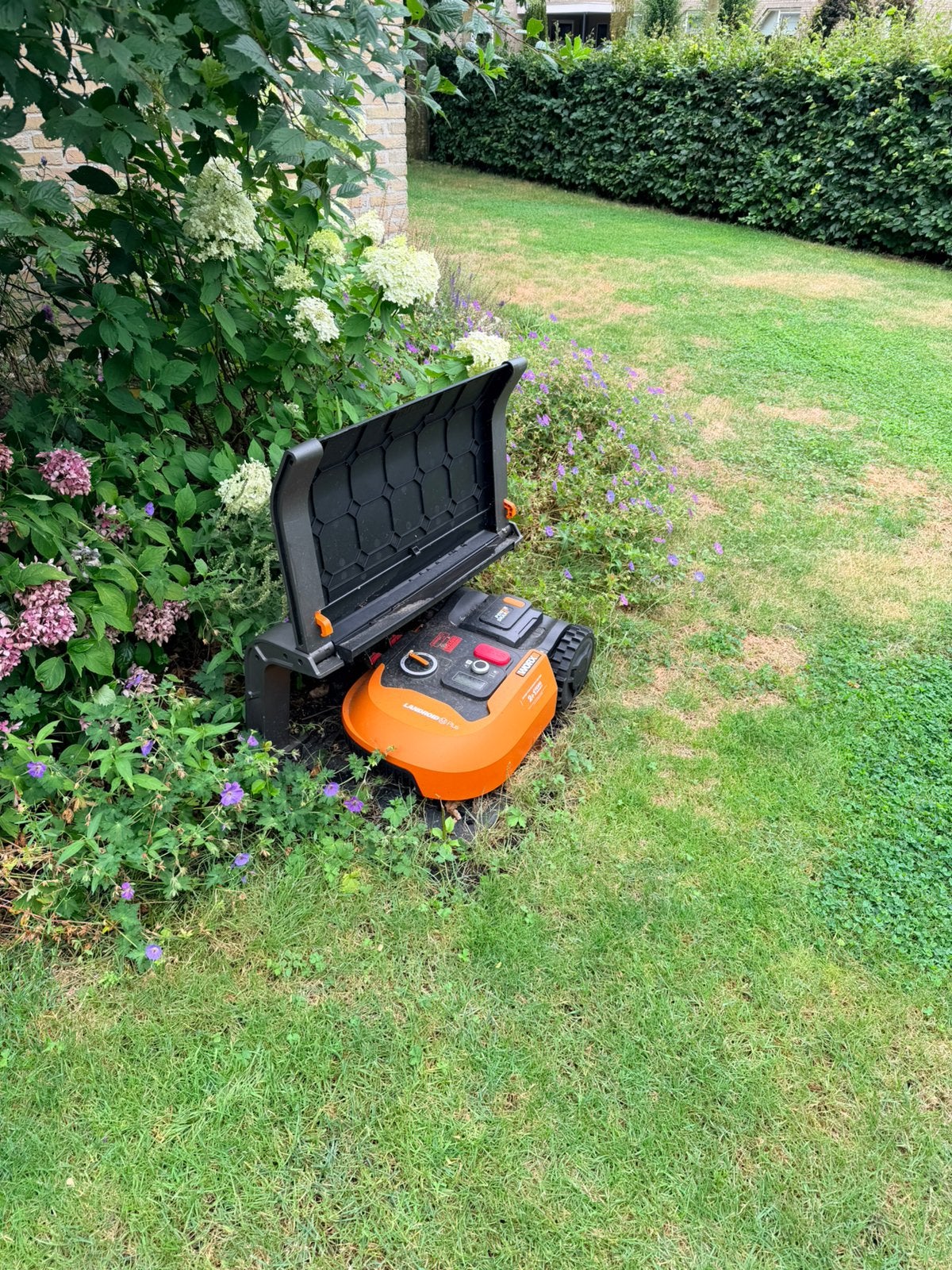 Landroid plus incl overdekt oplaad station, Ophalen, Zo goed als nieuw