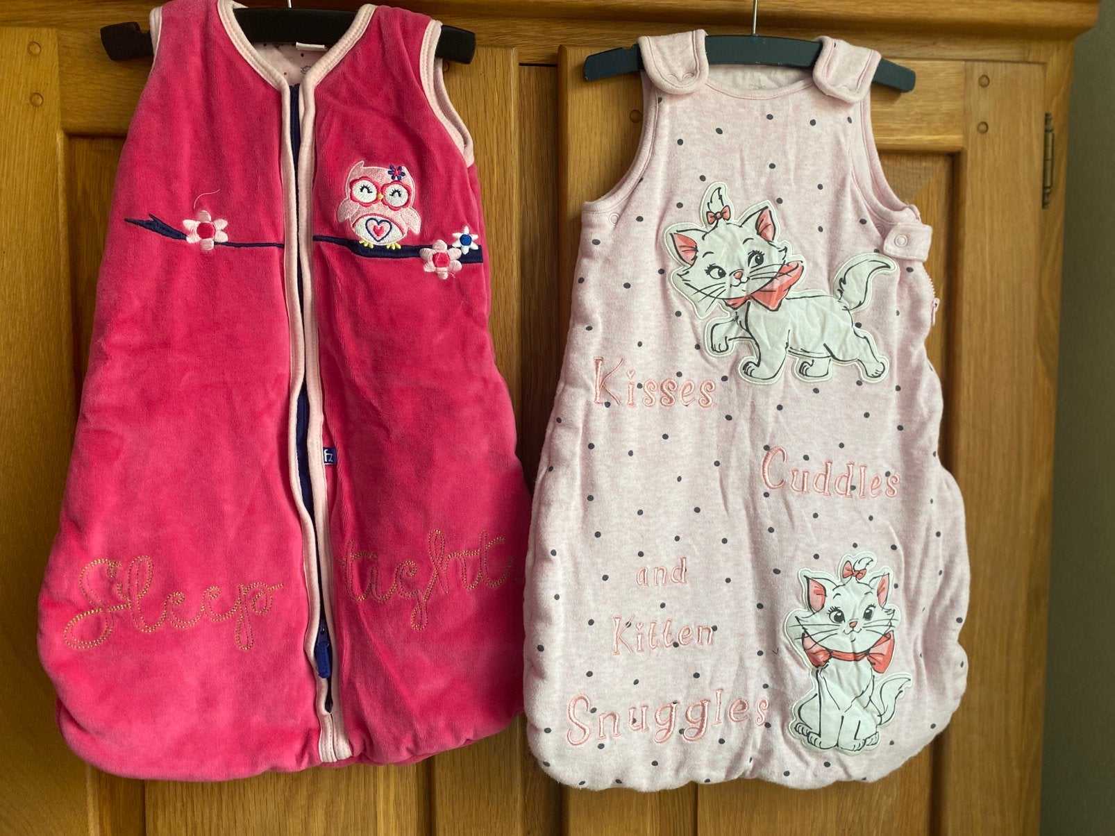 2 baby-slaapzakjes, Kinderen en Baby's, Babykleding | Maat 68, Ophalen of Verzenden, Zo goed als nieuw, Meisje, Nacht- of Onderkleding