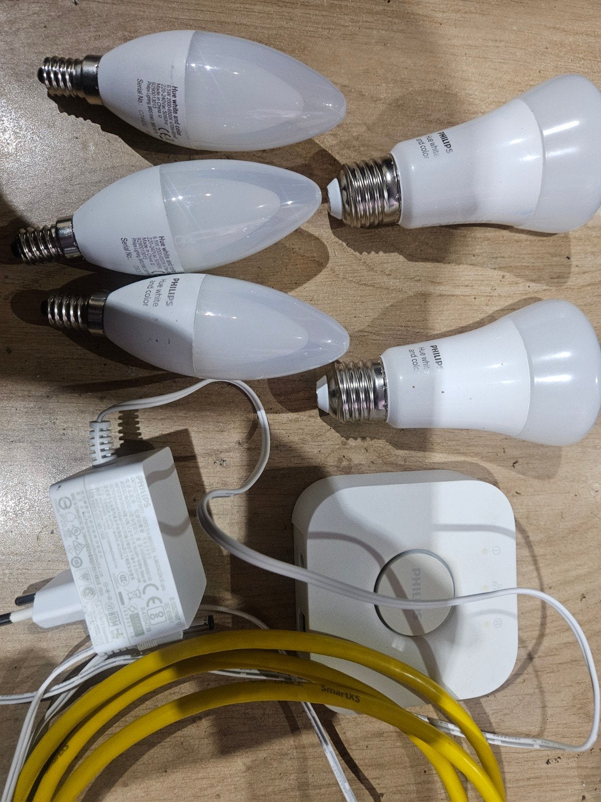 Philips Hue Starterset met diverse lampen en Bridge, 30 tot 60 watt, Bedienbaar via app, Zo goed als nieuw, Smart lamp
