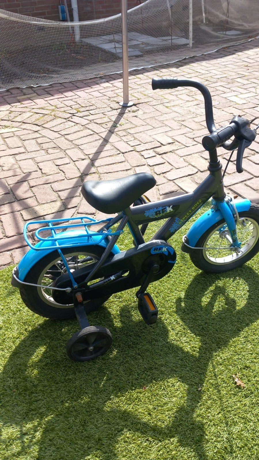 Kinderfiets Street Boyz met zijwieltjes, Fietsen en Brommers, Ophalen, Zijwieltjes, Gebruikt, Velgrem