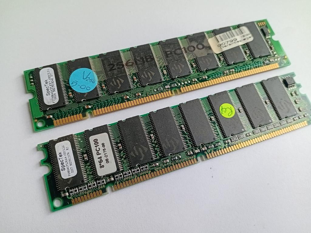 2x SpecTek PC100 SDRAM Geheugenmodules (8x64MB), Computers en Software, RAM geheugen, Gebruikt, Overige soorten, Ophalen of Verzenden