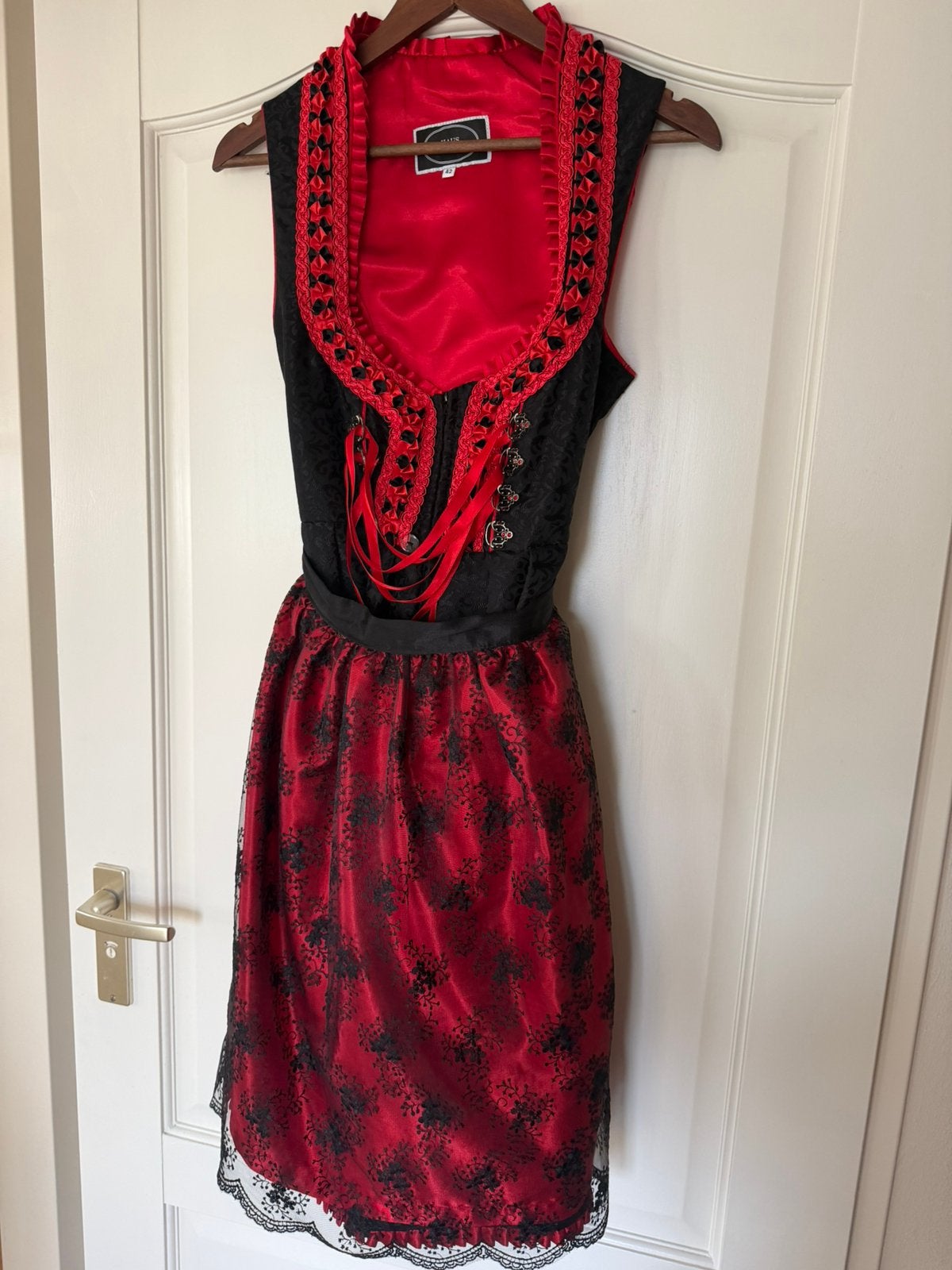 Dirndl maat 42 haus huberts rood, Maat 42/44 (L), Ophalen of Verzenden, Overige thema's, Kleding