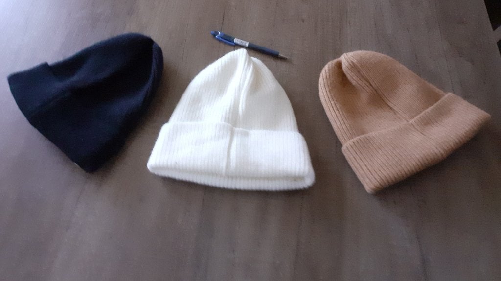 3 Mutsen, Verzenden, Zo goed als nieuw, One size fits all, Pet