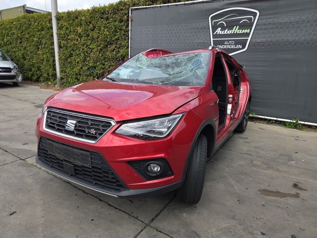 Spatbord Links Voor Seat Arona (KJX) (2017-07/..) 6F9821105B, Service@seat.de, Seat, Seat Deutschland GmbH, Gebruikt