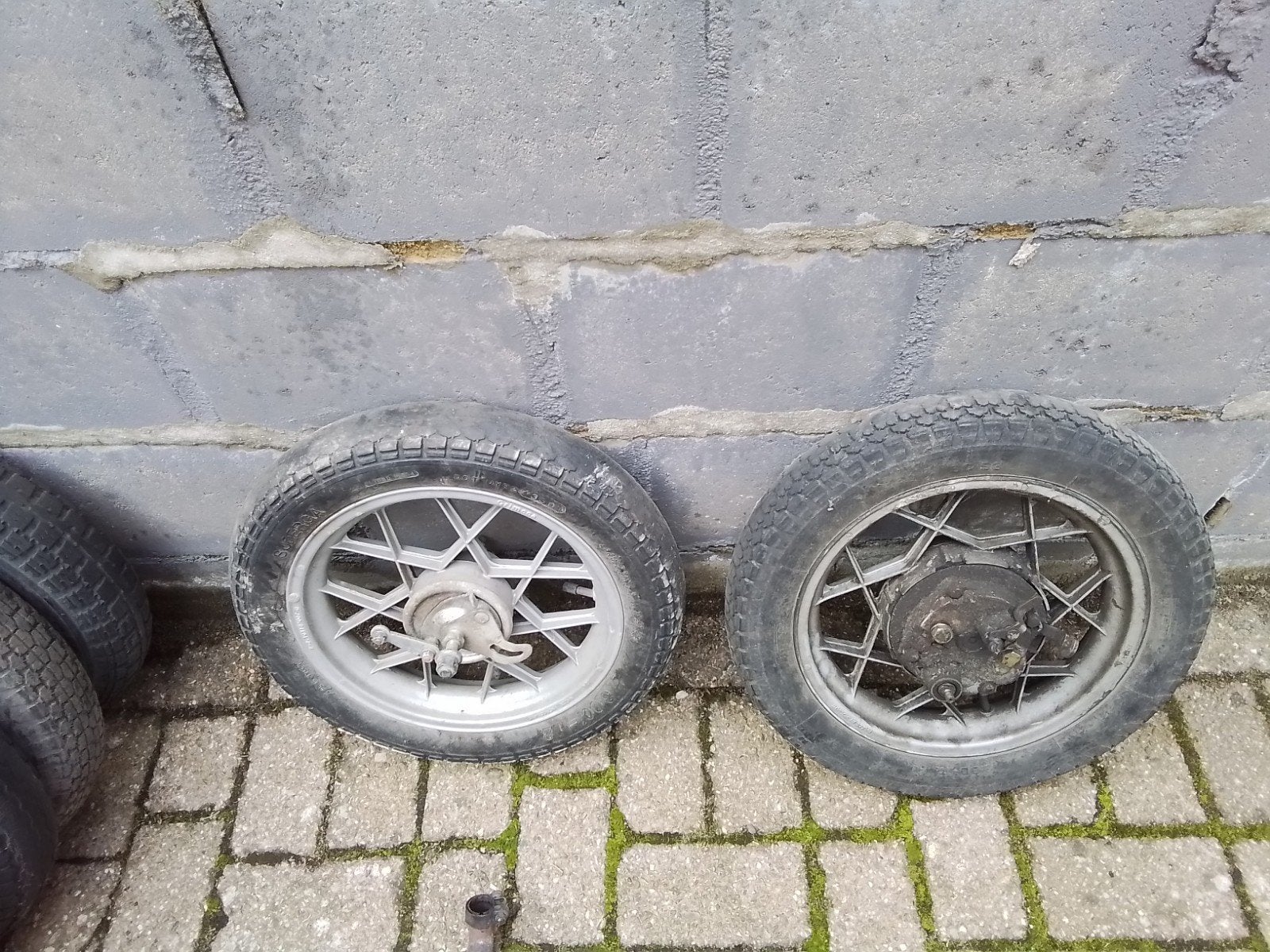 4keer buiten banden Vespa citta 2 keer voor wiel achter wiel, Fietsen en Brommers, Ophalen of Verzenden, Gebruikt, Overige typen
