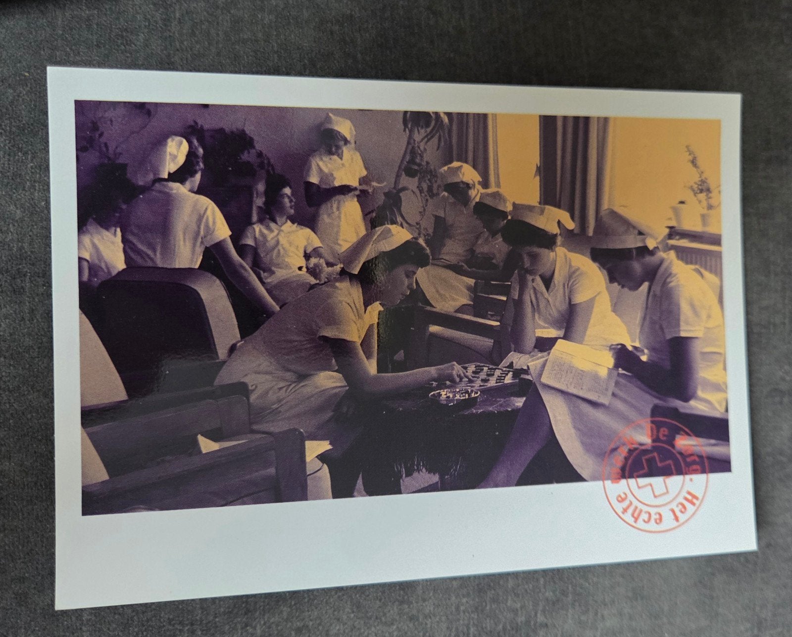 Vintage Ansichtkaart Verpleegsters Jaren '60, Verzenden, 1980 tot heden, Ongelopen, Overige thema's