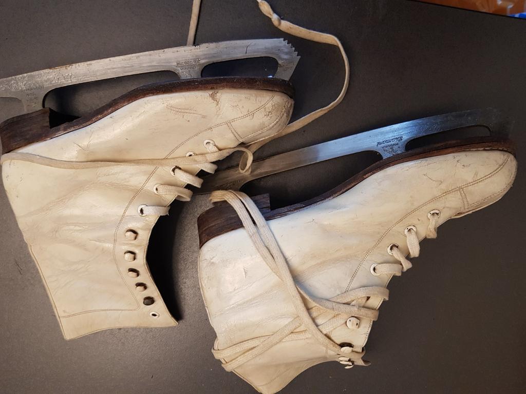 Schaatsen leer en bont van binnen maat 7,5, Sport en Fitness, Schaatsen, Ophalen of Verzenden, Gebruikt, Kunstschaatsen, Overige merken