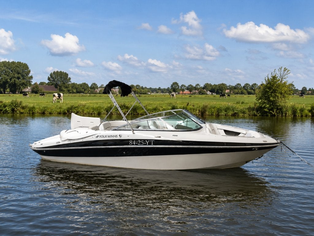 Four Winns H240 2012 | Luxe Sportboot incl. Trailer, Watersport en Boten, Binnenboordmotor, Zo goed als nieuw, 200 pk of meer