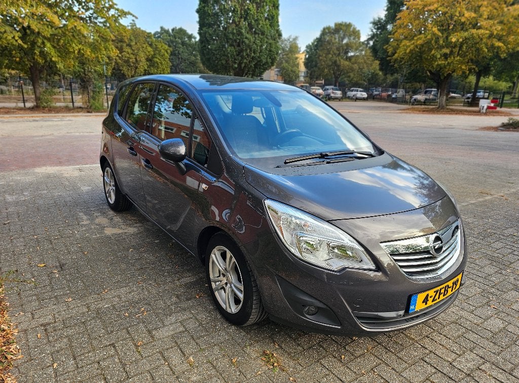 Opel Meriva Automaat uit 2014/61.000 km/Trekhaak/APK sep 27, 4 cilinders, 14 km/l, 75 €/maand, Grijs
