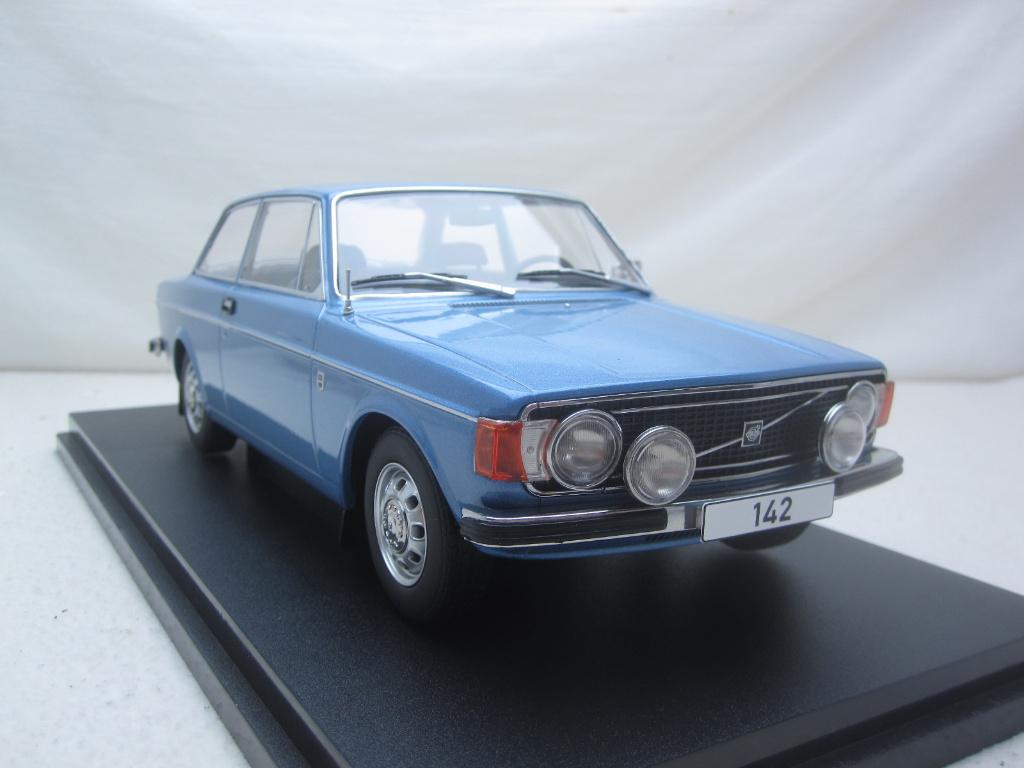 Volvo 142 DL 1973 Blauw metallic 1:18 MCG, Ophalen of Verzenden, Nieuw, Auto, Overige merken