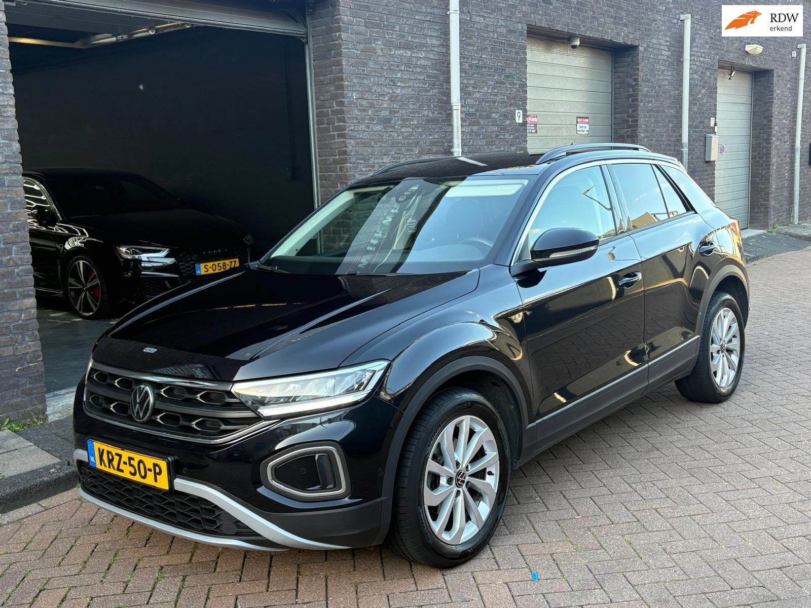 Volkswagen T-ROC 1.5 TSI Business+, Auto's, Dealer onderhouden, Stof, 4 cilinders, 150 pk