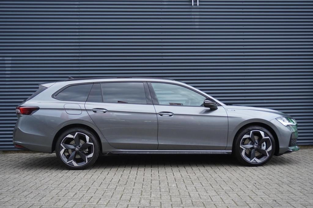 Skoda Superb Combi 1.5 TSI 150pk PHEV Sportline Business | W, Auto's, Skoda, 12 maanden, 1498 cc, 4 cilinders, Adaptive Cruise Control