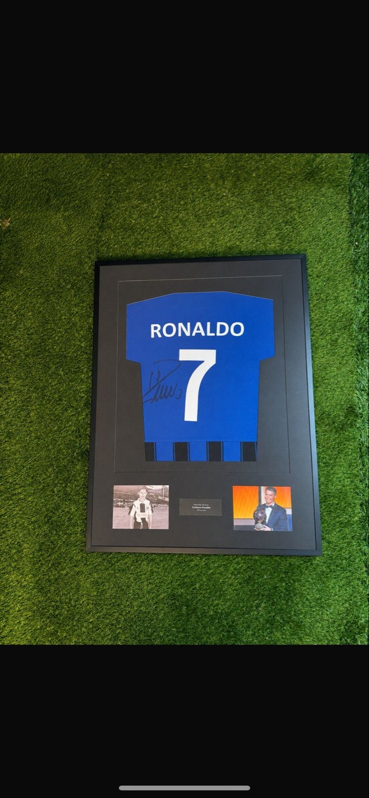 Gesigneerd Ronaldo shirt - Ingelijst met certificaat, Maat L, Ophalen of Verzenden, Zo goed als nieuw, Shirt