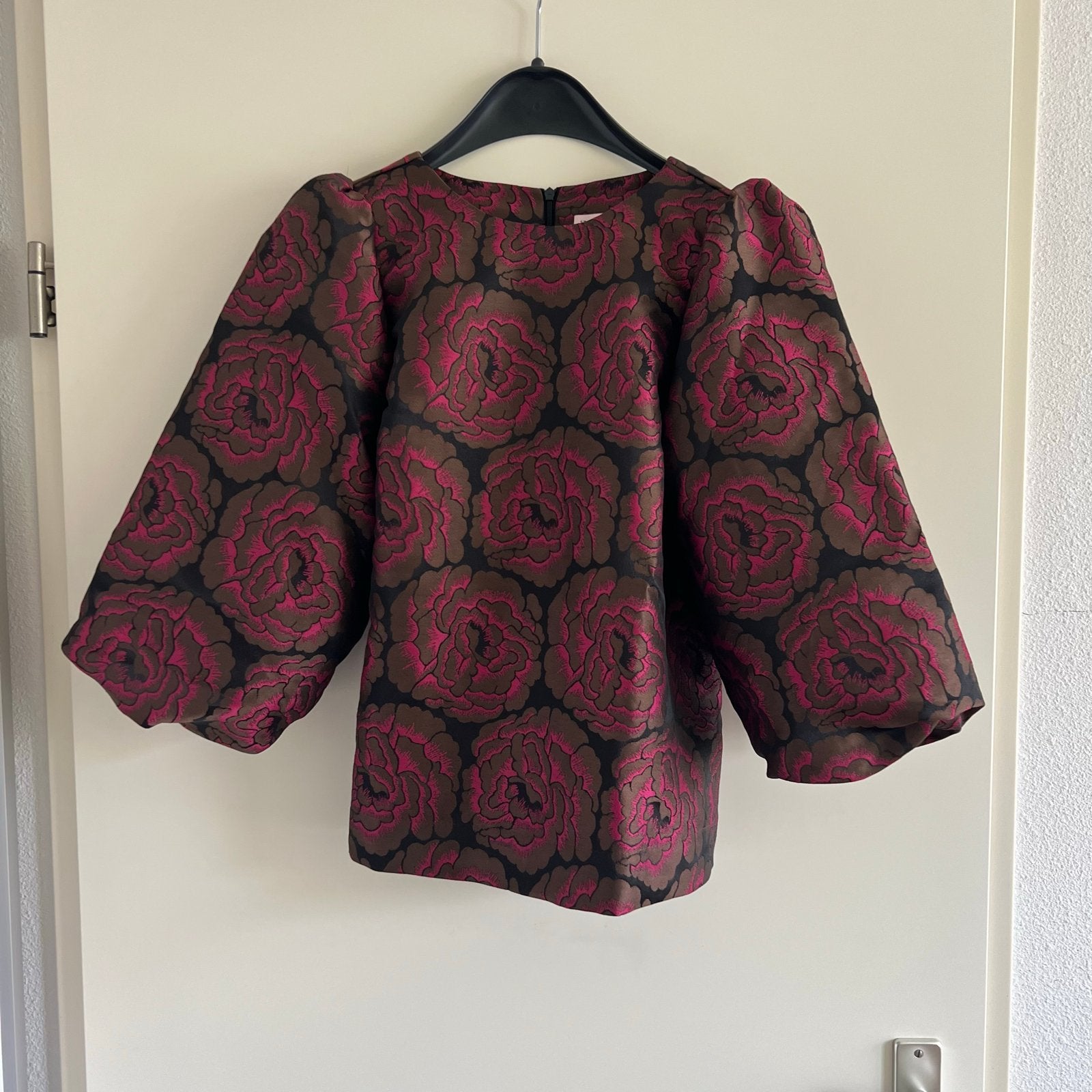 Studio Anneloes “Brokaat” top met Pofmouwen - XS/36, Kleding | Dames, Tops, Ophalen of Verzenden, Zo goed als nieuw, Korte mouw