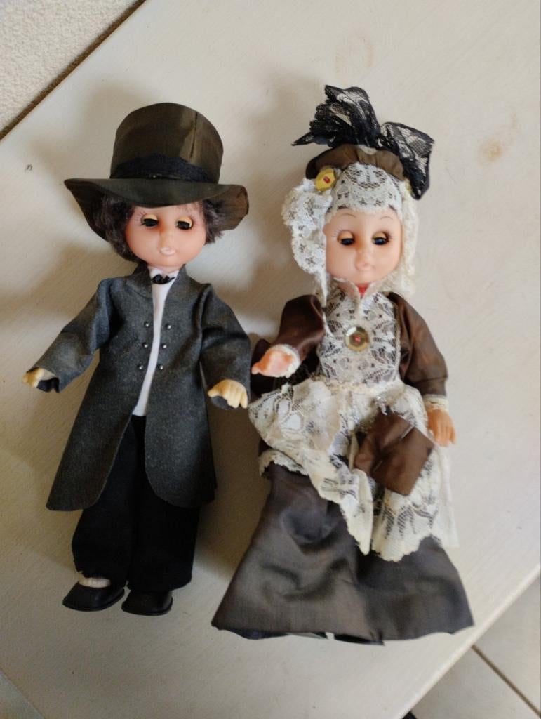 2 klederdracht poppen, Ophalen of Verzenden, Pop