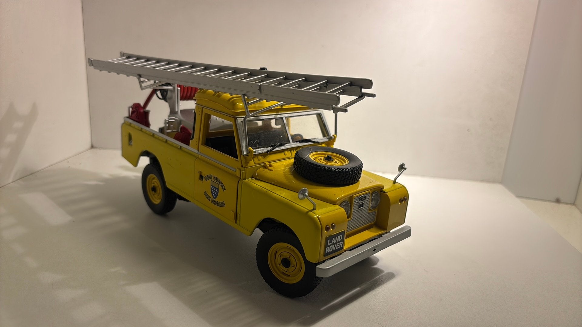 Land rover serie 2 fire brigade universal hobbies 1.18, Ophalen of Verzenden, A, A, A