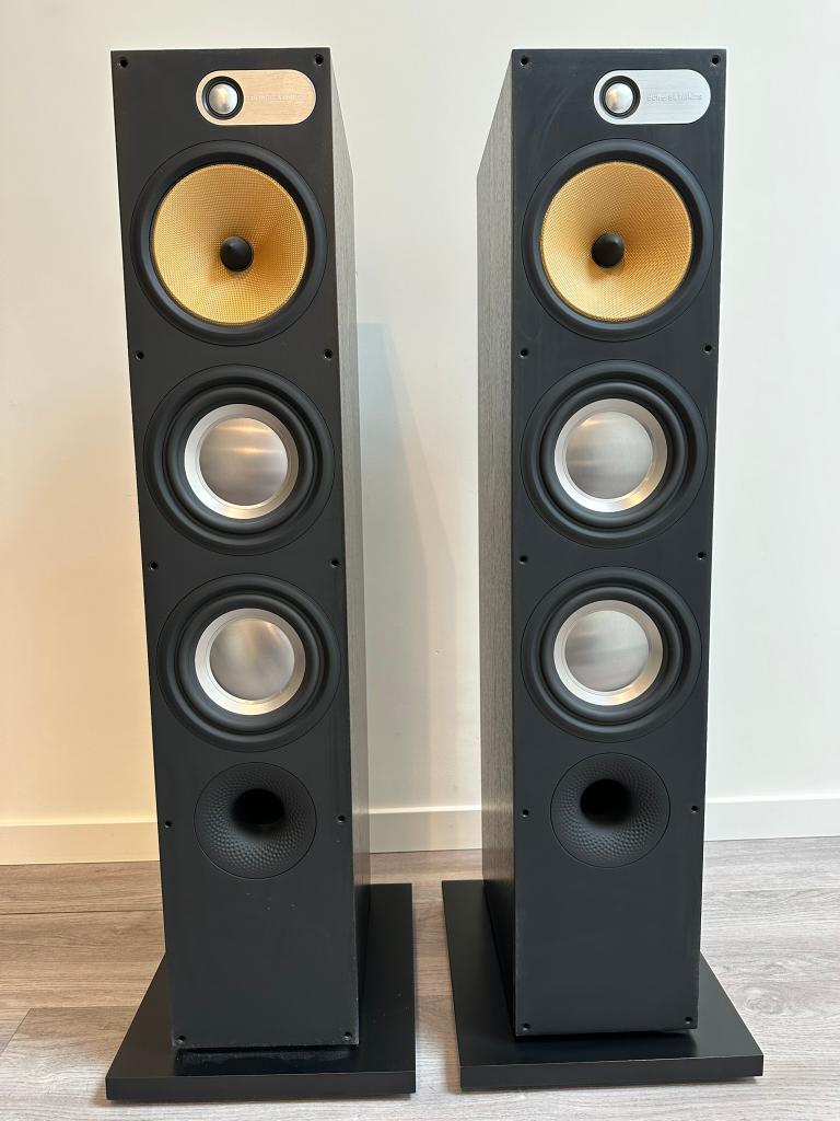 Bowers & Wilkins 683 - zuilluidsprekers