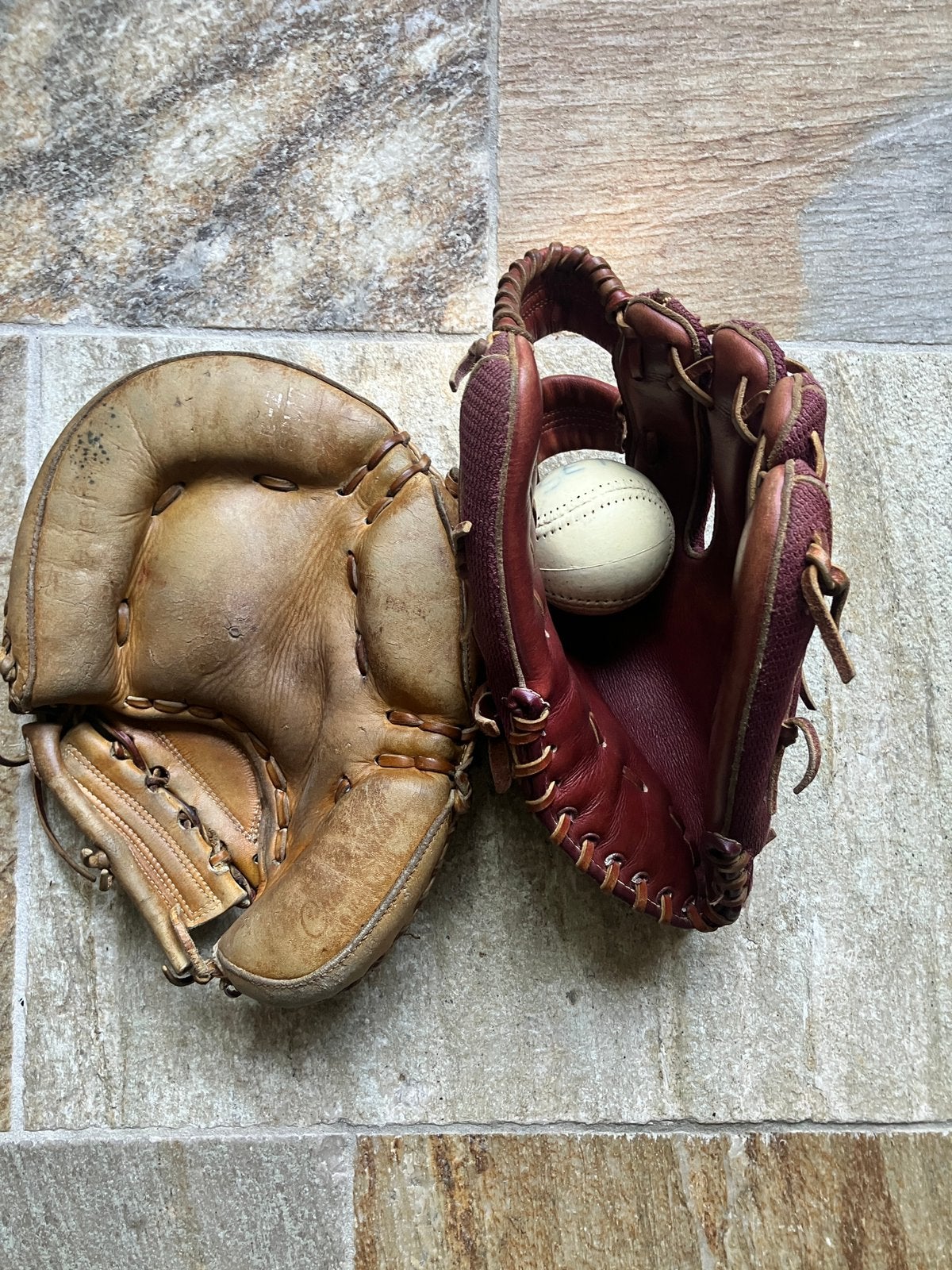Catchers en werpers handschoen met bal prijs p.st., Ophalen of Verzenden, Gebruikt, Handschoen