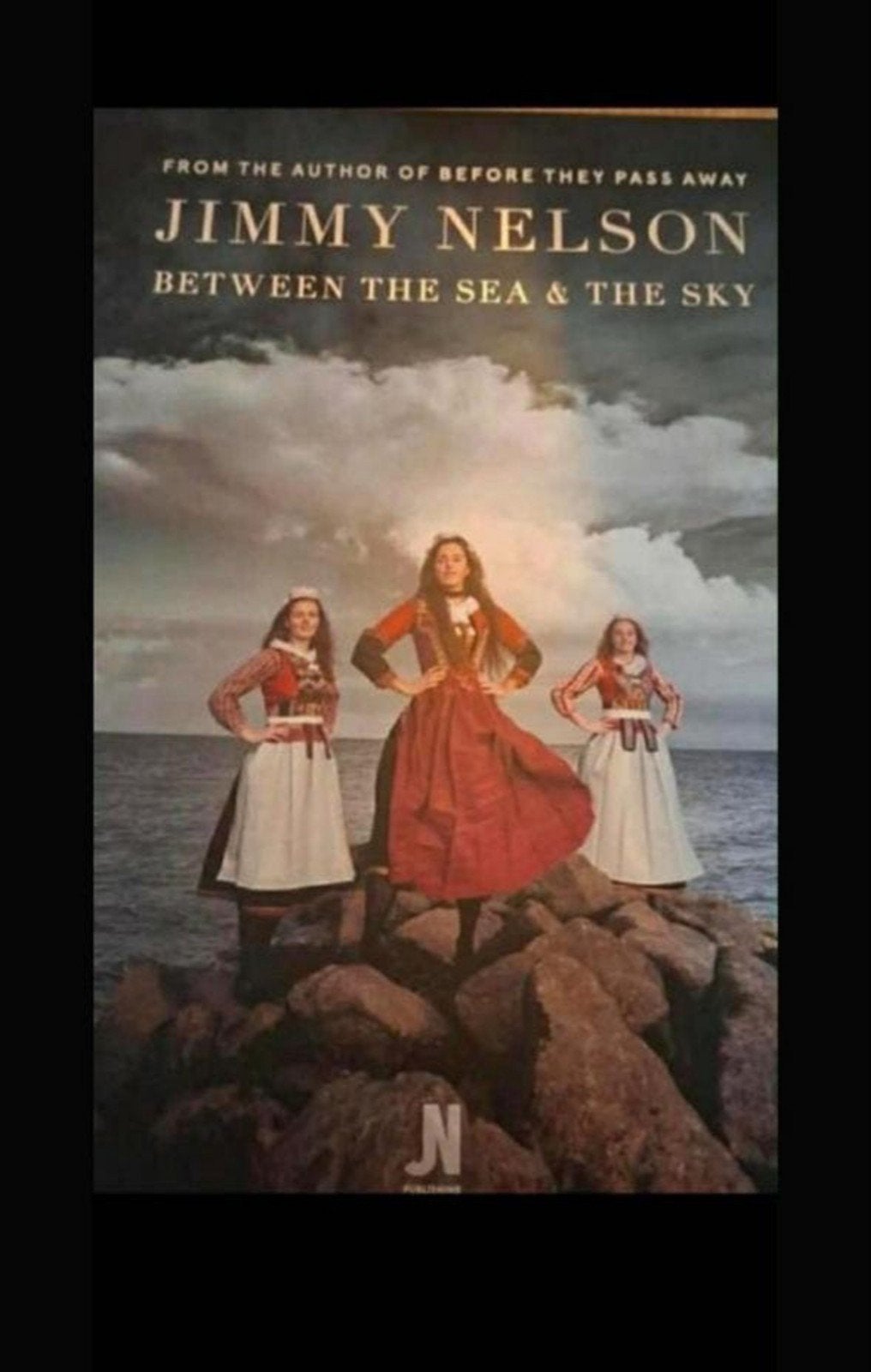 Jimmy Nelson - Between the Sea & the sky, Ophalen of Verzenden