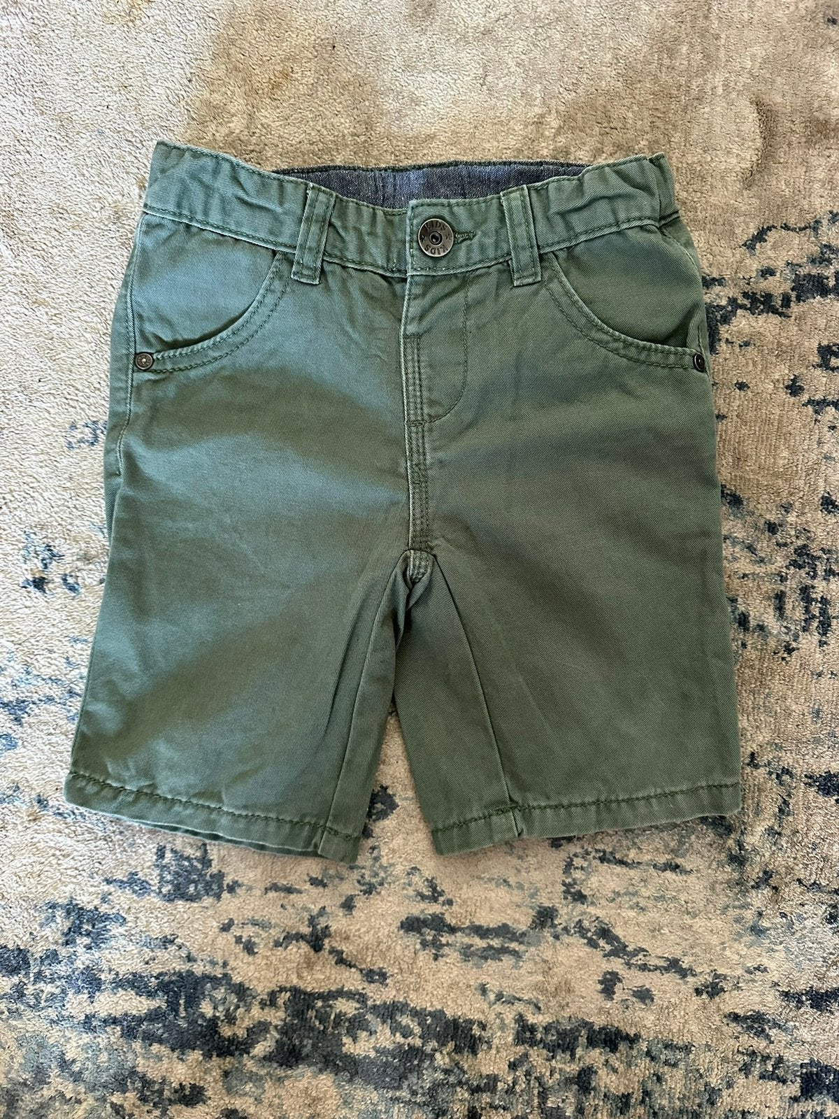 Mooie groene korte broek / short maat 98, Ophalen of Verzenden, Zo goed als nieuw, Jongen, Broek