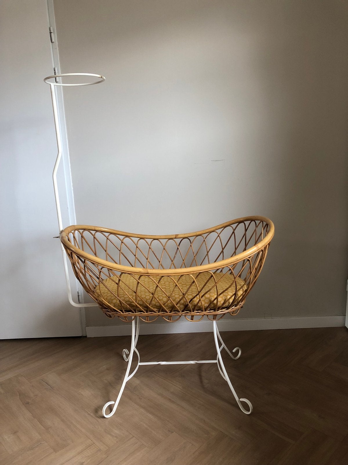 Vintage rotan wieg met matrasje, Ophalen, Gebruikt, Wieg