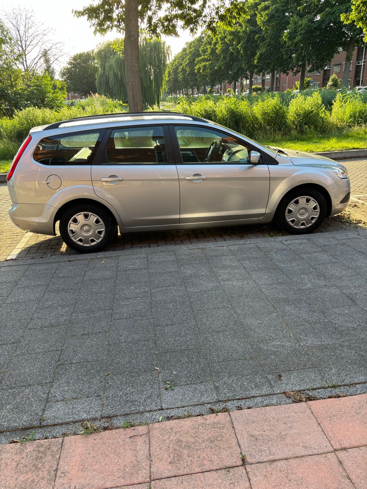 Ford Focus 1.6 16V 100PK 2009 Grijs met NIEUWE APK, Auto's, 1596 cc, 15 km/l, 4 cilinders, 635 kg