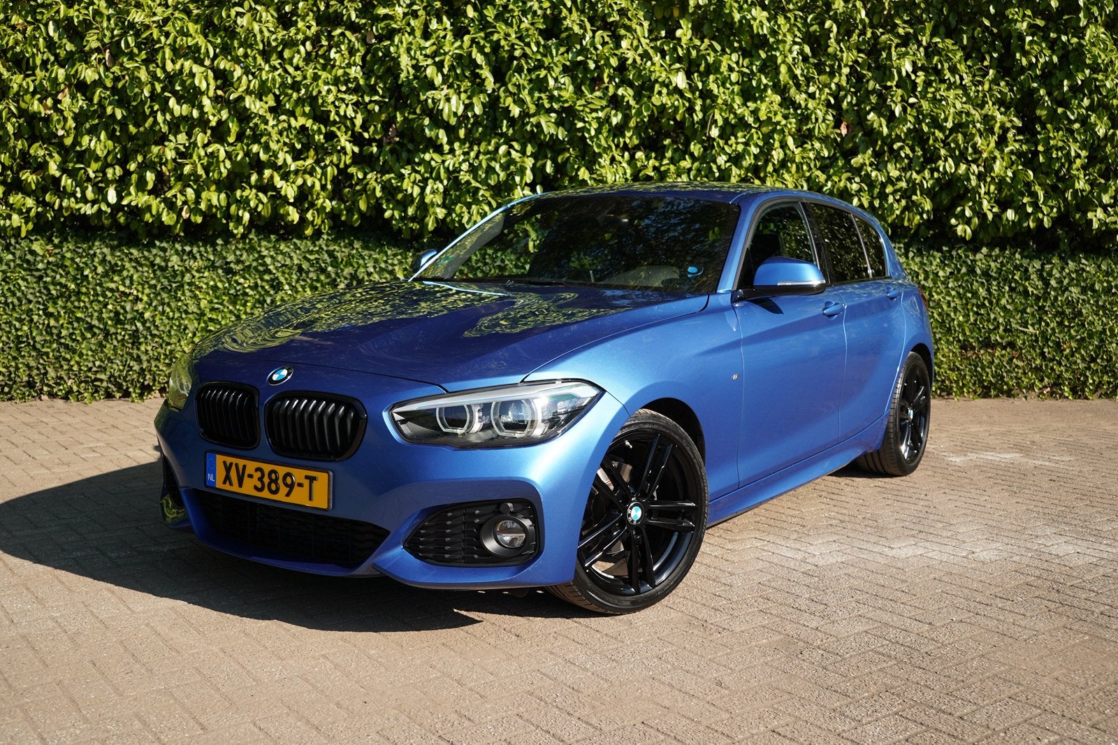 BMW 118i M Sport Automaat – Dealeronderhouden – Trekhaak, Auto's, BMW, Blauw, 650 kg, Particulier, 1300 kg