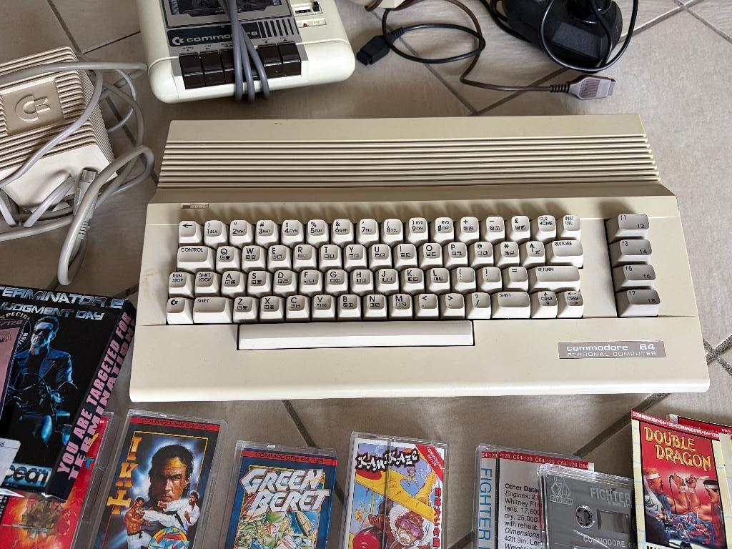 Commodore 64 cassette deck joysticks spellen bandjes, Computers en Software, Vintage Computers, Ophalen of Verzenden