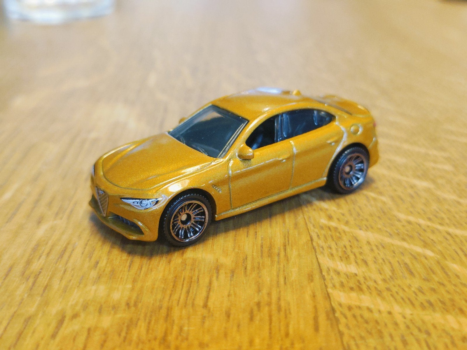Matchbox Alfa Romeo Giulia GOUD, Ophalen of Verzenden, Zo goed als nieuw, Auto