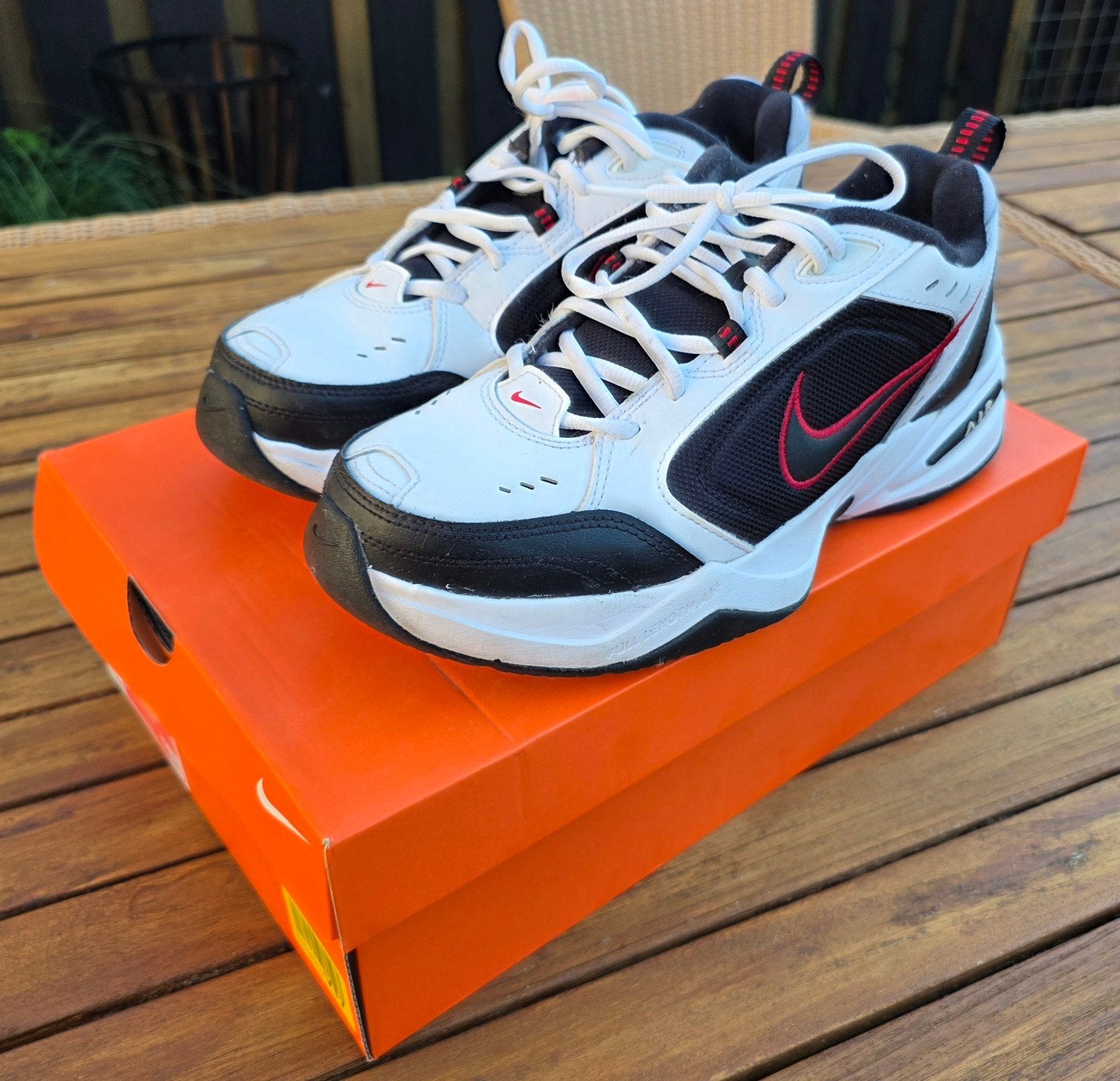 Nike Air Monarch IV - Wit/Zwart/Rood, Kleding | Heren, Schoenen, Wit, Nike, Nieuw, Ophalen of Verzenden