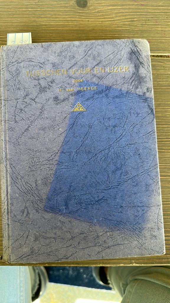 Tussen vuur en ijzer - H. van Heerde (Havanha) - Grebbeberg, Ophalen of Verzenden, 20e eeuw of later, Gelezen