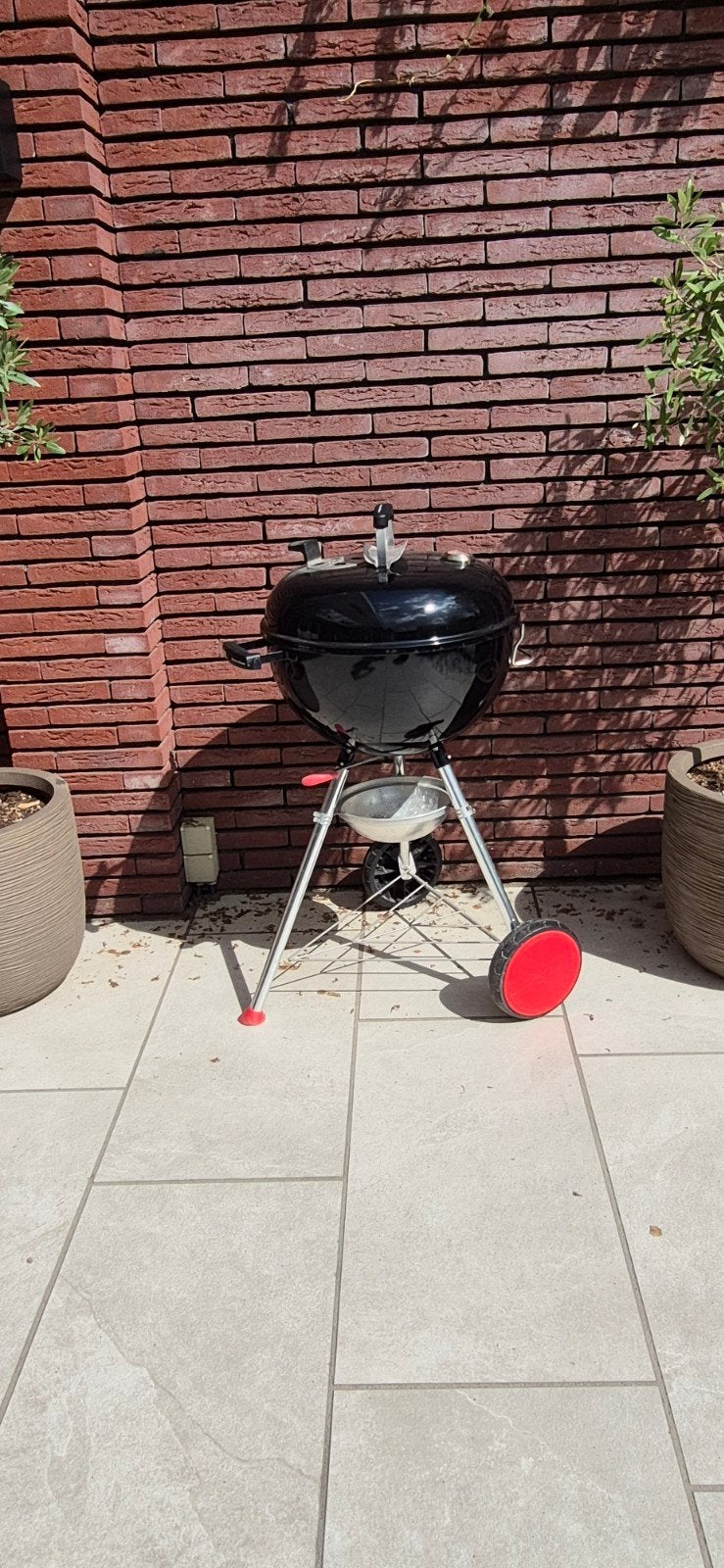 Zwarte barbecue met hoes en brikettenstarter, Tuin en Terras, Ophalen, Gebruikt, Onbekend, Met accessoires