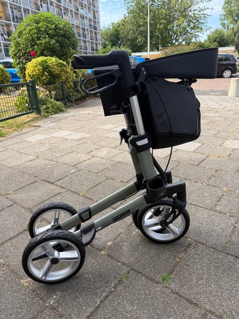 Gebruikte rollator, Diversen, Rollators, Zo goed als nieuw, Lichtgewicht, Opvouwbaar, Ophalen