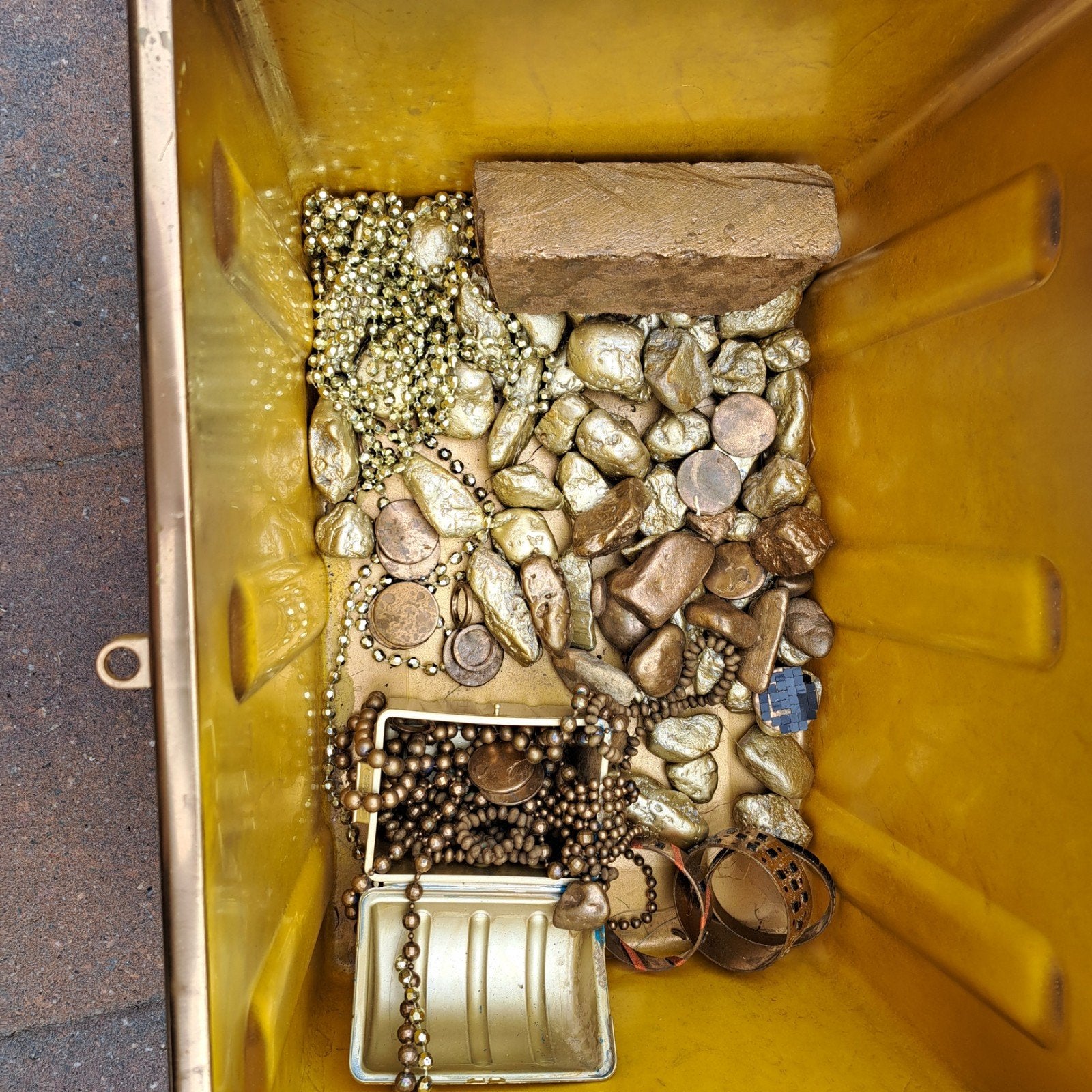 Schatkist met gouden schatten en flessen, Ophalen, Gebruikt