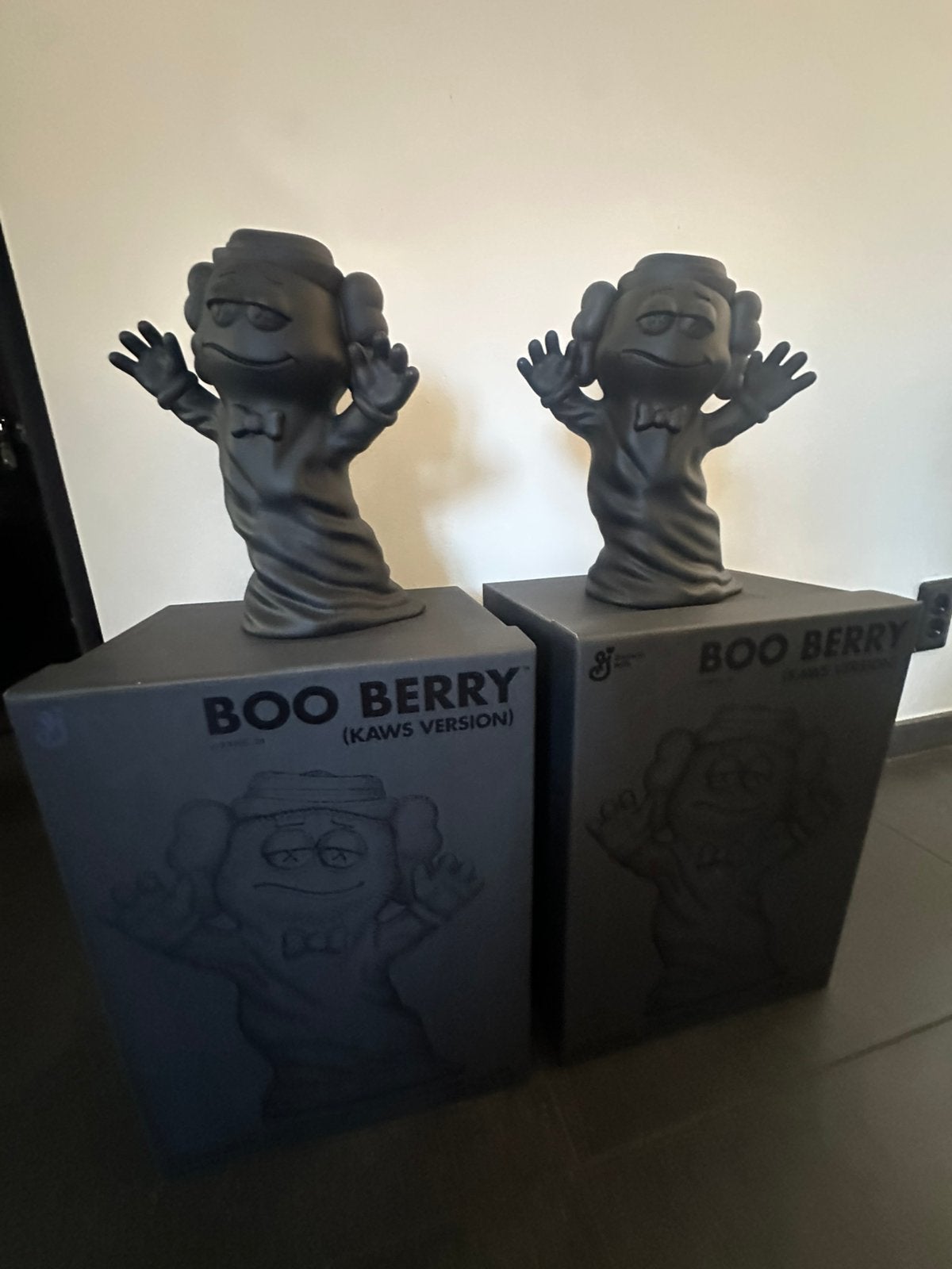 Kaws Boo Berry verzamelobject, Verzamelen, Poppen, Ophalen of Verzenden, Nieuw, Pop