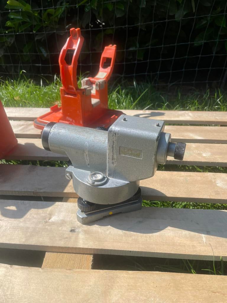 Sokkisha C3 waterpasinstrument, Ophalen