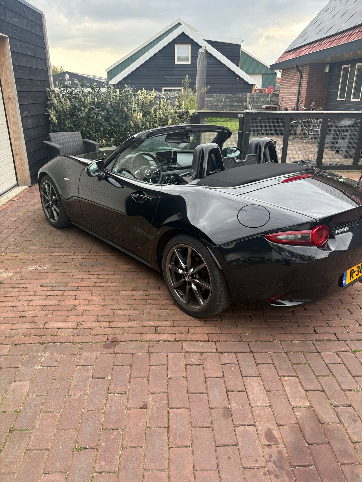 Mazda MX-5 1.5 Skyactiv-g 96KW 2017 Zwart, Achterwielaandrijving, 31 €/maand, 4 cilinders, Cabriolet