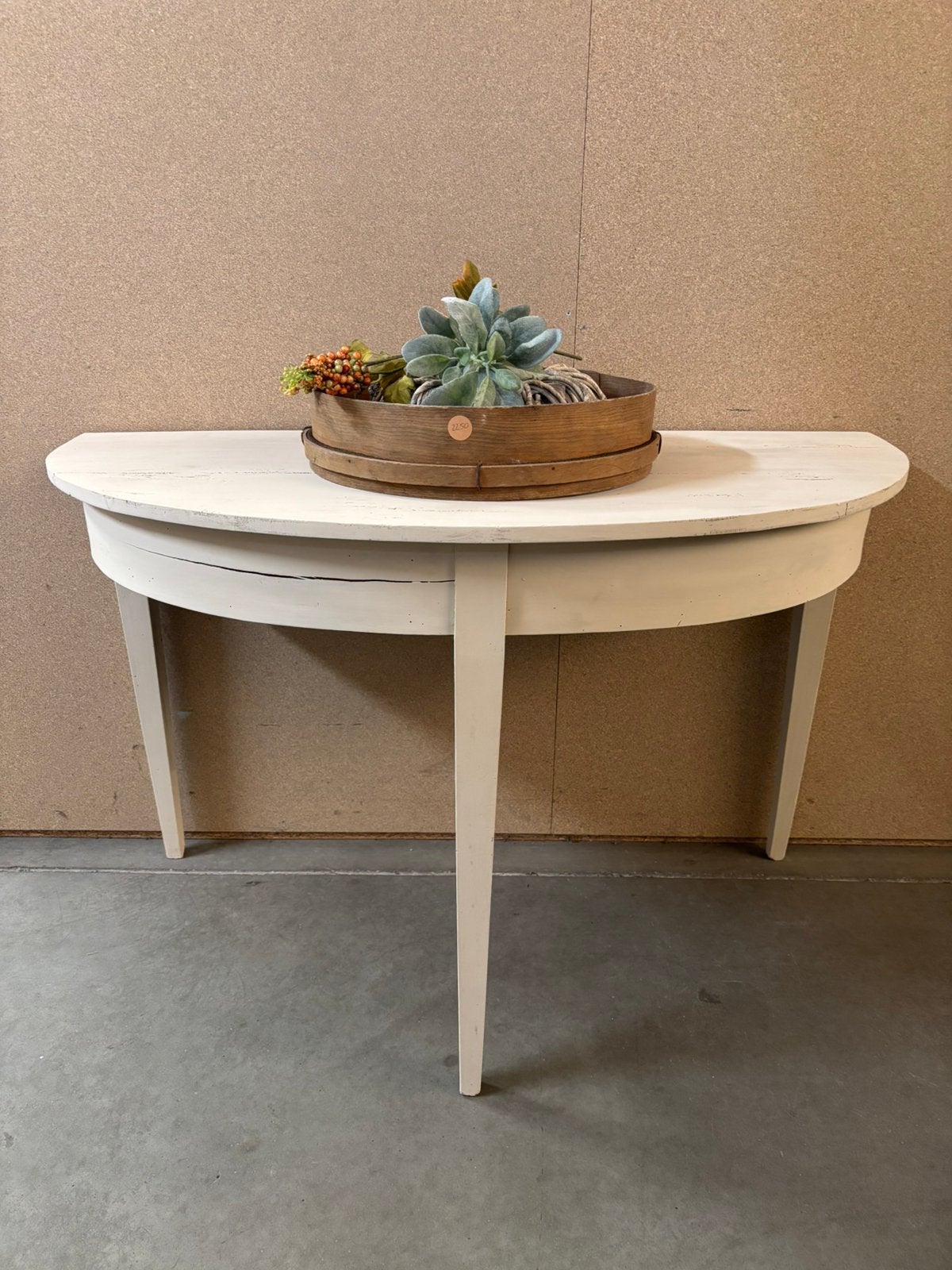 Brocante halfronde sidetable / bijzettafel, Huis en Inrichting, Tafels | Sidetables, Ophalen, Studio Larilo, 100 tot 150 cm, Studiolarilo@gmail.com