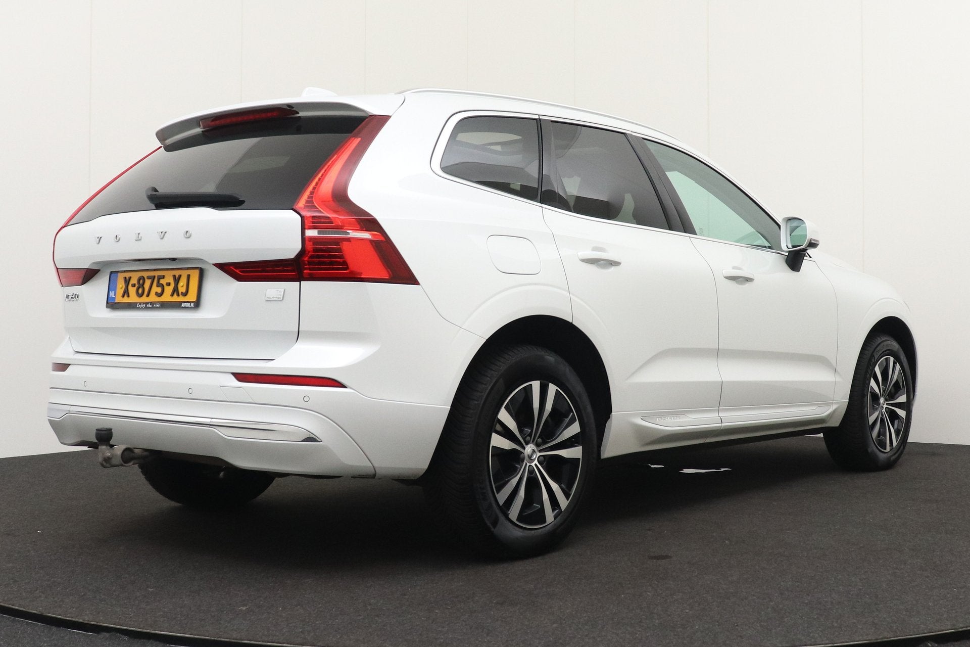 Volvo XC60 2.0 T6 350 PK PHEV AWD Business Pano-Dak Elek. Tr, Auto's, Volvo, Automaat, Stof, Gebruikt, 4 cilinders