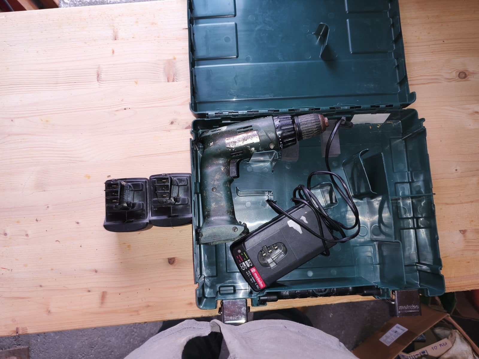 Metabo accuboormachine met lader en koffer