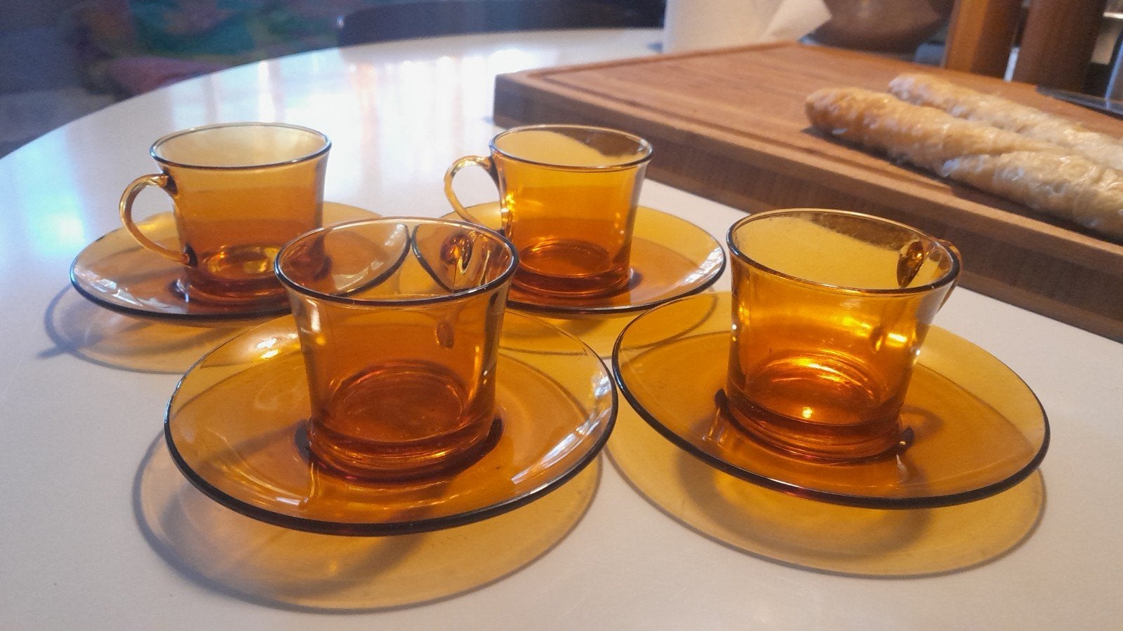 4 Duralex amber koffiekopjes, Overige merken, Ophalen of Verzenden, Modern, Kop(pen) en/of Schotel(s)