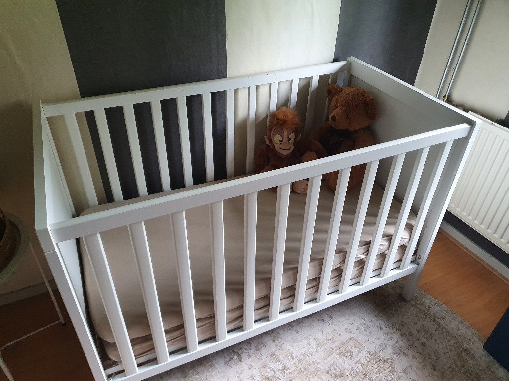 Ledikant (incl. 2 matrasjes) baby tot jaar of 4, Kinderen en Baby's, Ophalen, Gebruikt, Ledikant