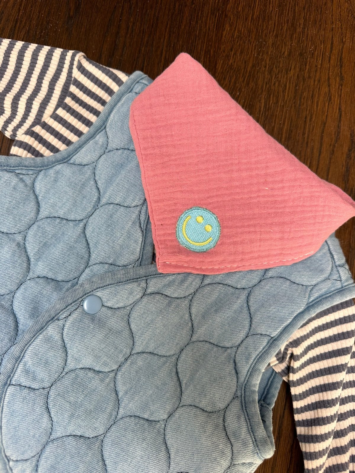 Handgemaakt hydrofiel bandana slabbetje met smiley - Roze, Verzenden, Nieuw