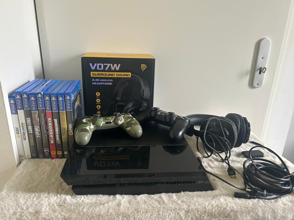 PlayStation 4 + 2 controllers, 9 spellen en koptelefoon, Spelcomputers en Games, Spelcomputers | Sony PlayStation 4, Ophalen, Gebruikt
