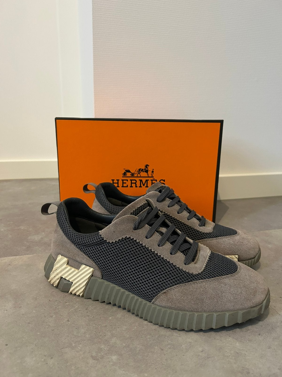 Hermes bouncing sneakers grijs, Ophalen of Verzenden, Zo goed als nieuw, Overige kleuren
